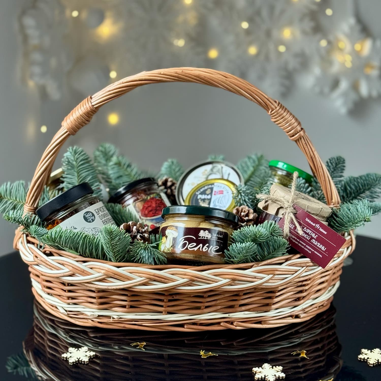 Новогодняя корзина "Легкие закуски"