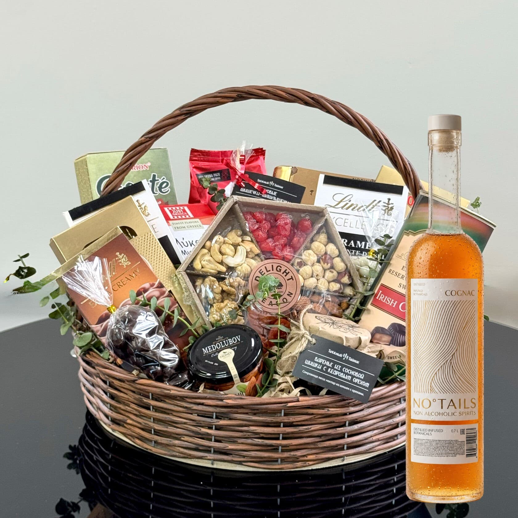 Подарочная корзина с безалкогольным напитком 0% "Хит сезона" со вкусом коньяка