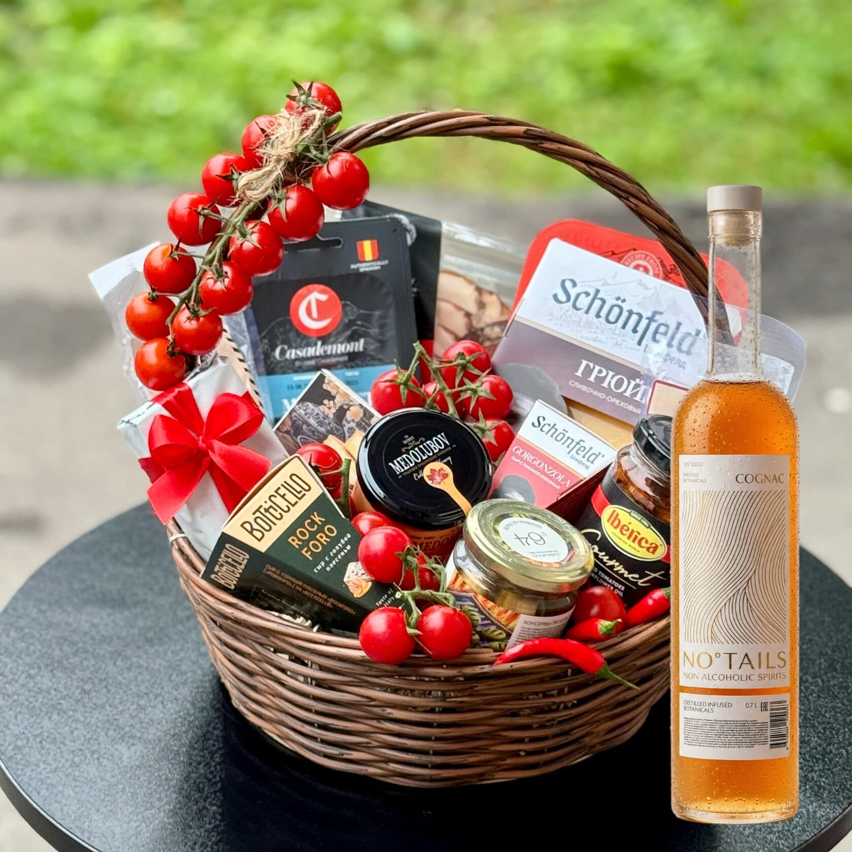 Подарочная корзина с безалкогольным напитком 0% "Золотой запас" со вкусом коньяка