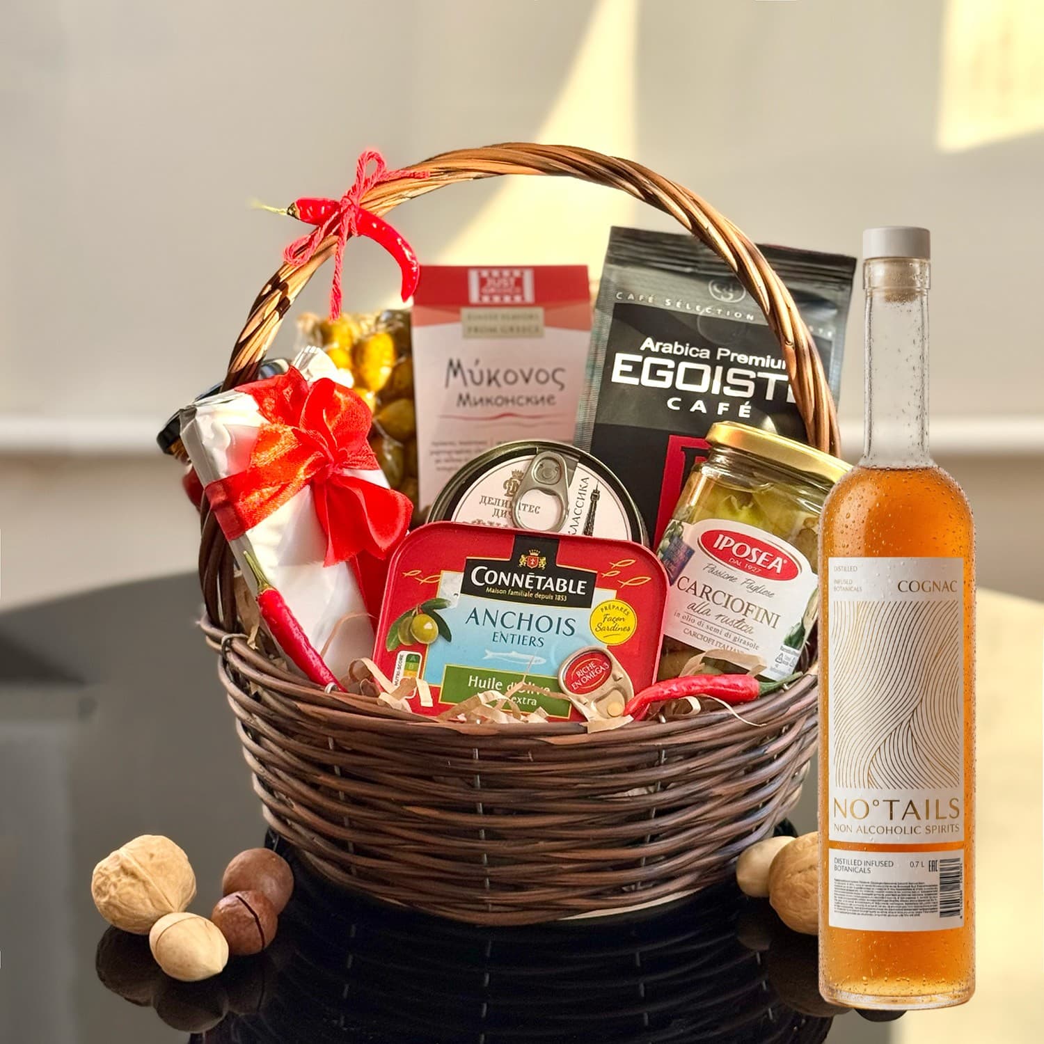 Подарочная корзина с безалкогольным напитком 0% "Лондонский клуб" со вкусом коньяка
