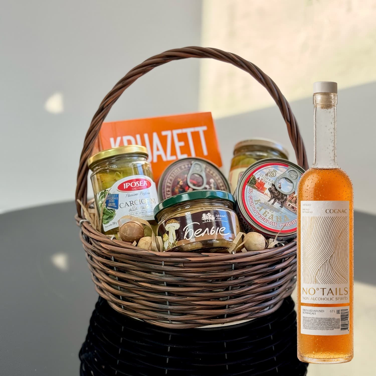 Подарочная корзина с безалкогольным напитком 0% "Оникс-премиум" со вкусом коньяка