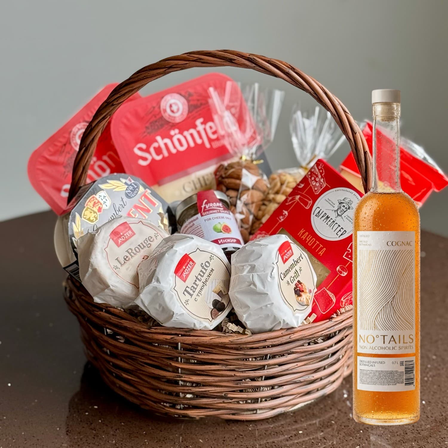Подарочная корзина с безалкогольным напитком 0% "Сенатор" со вкусом коньяка