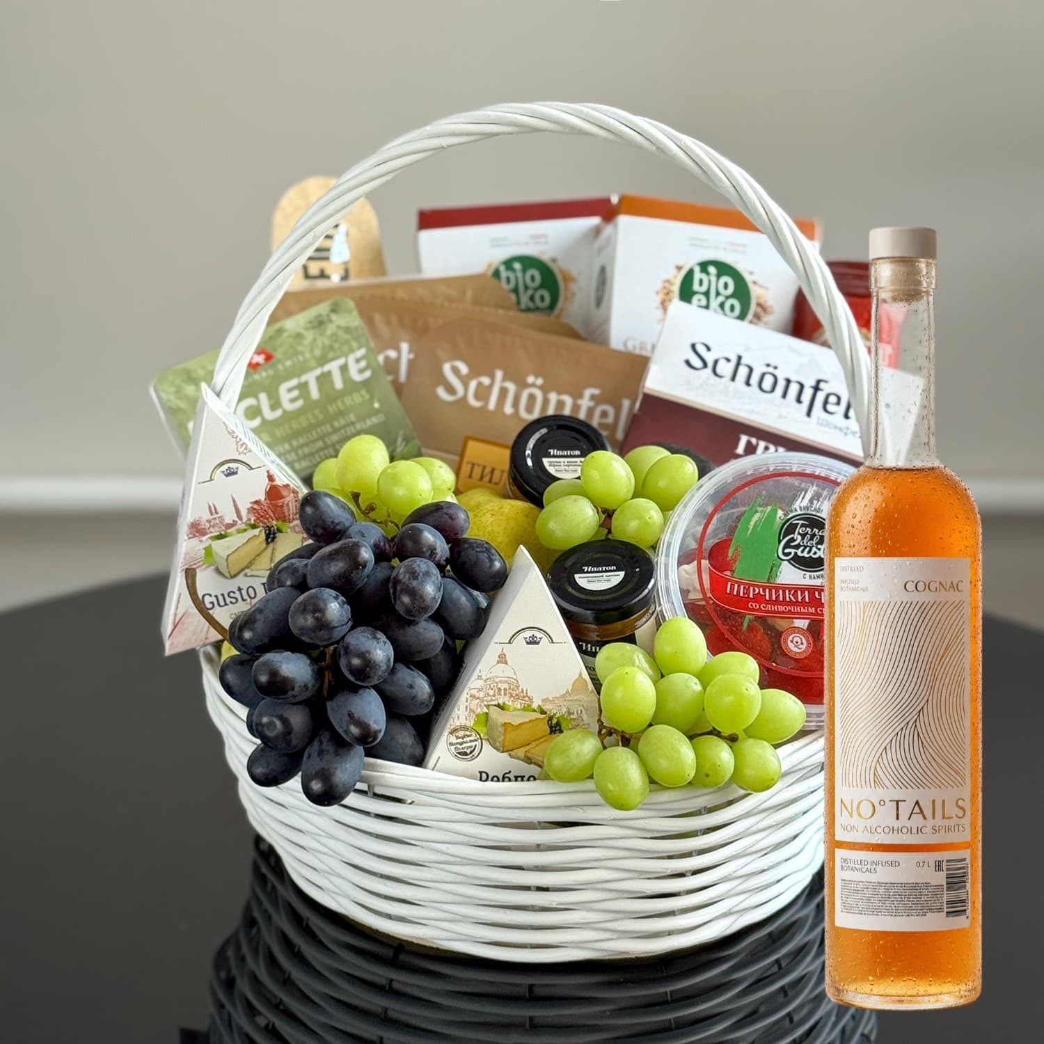 Подарочная корзина с безалкогольным напитком 0% "Новая классика" со вкусом коньяка