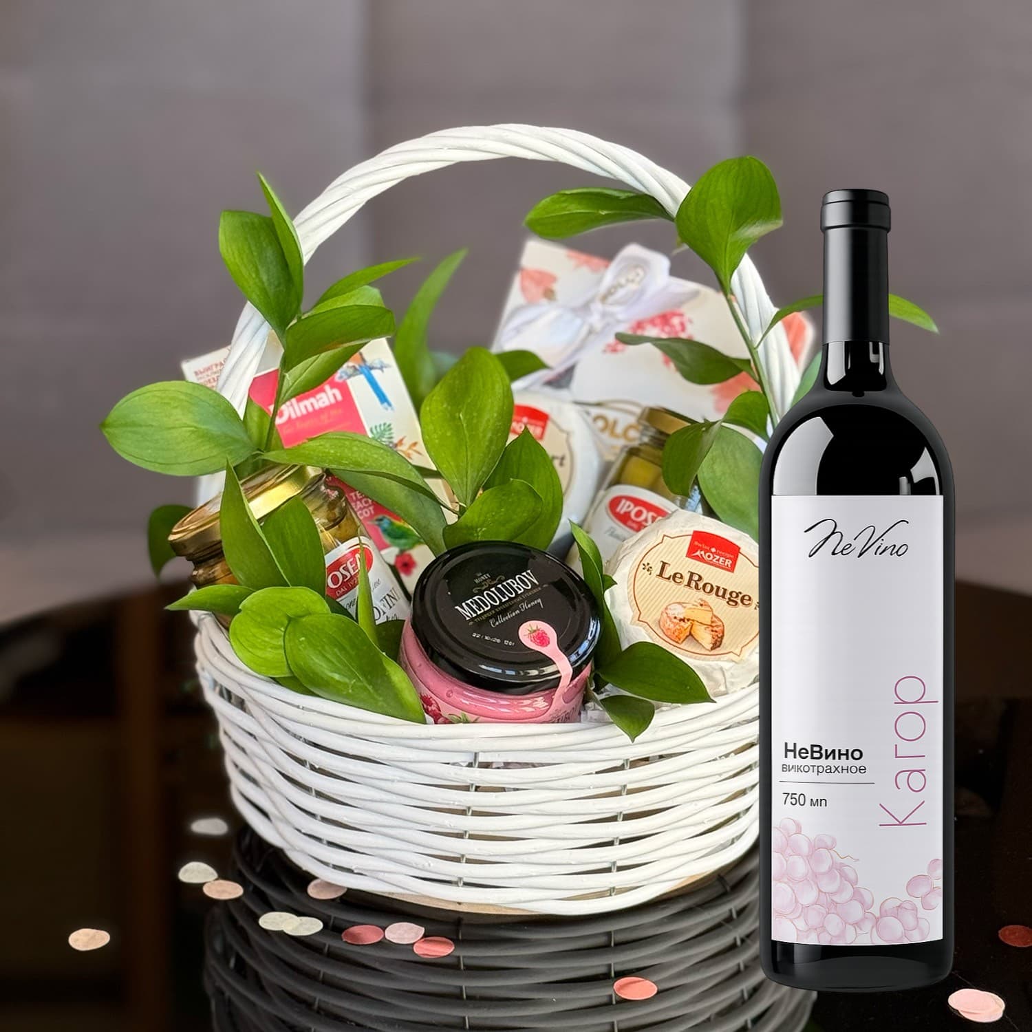 Подарочная корзина "Танго вкусов" с безалкогольным виноградным напитком Кагор 0,0%