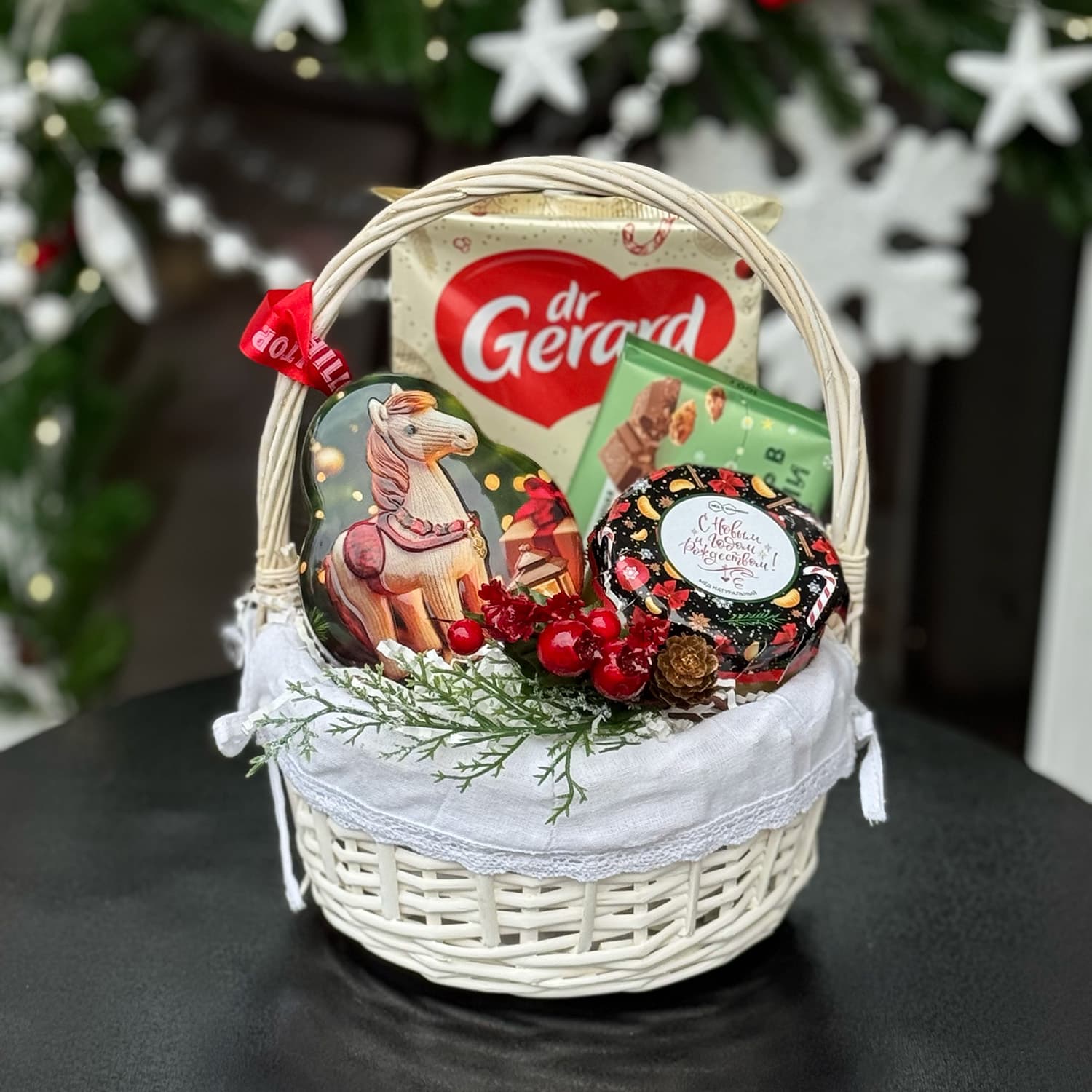 Подарочная корзина "Новогодние игрушки"