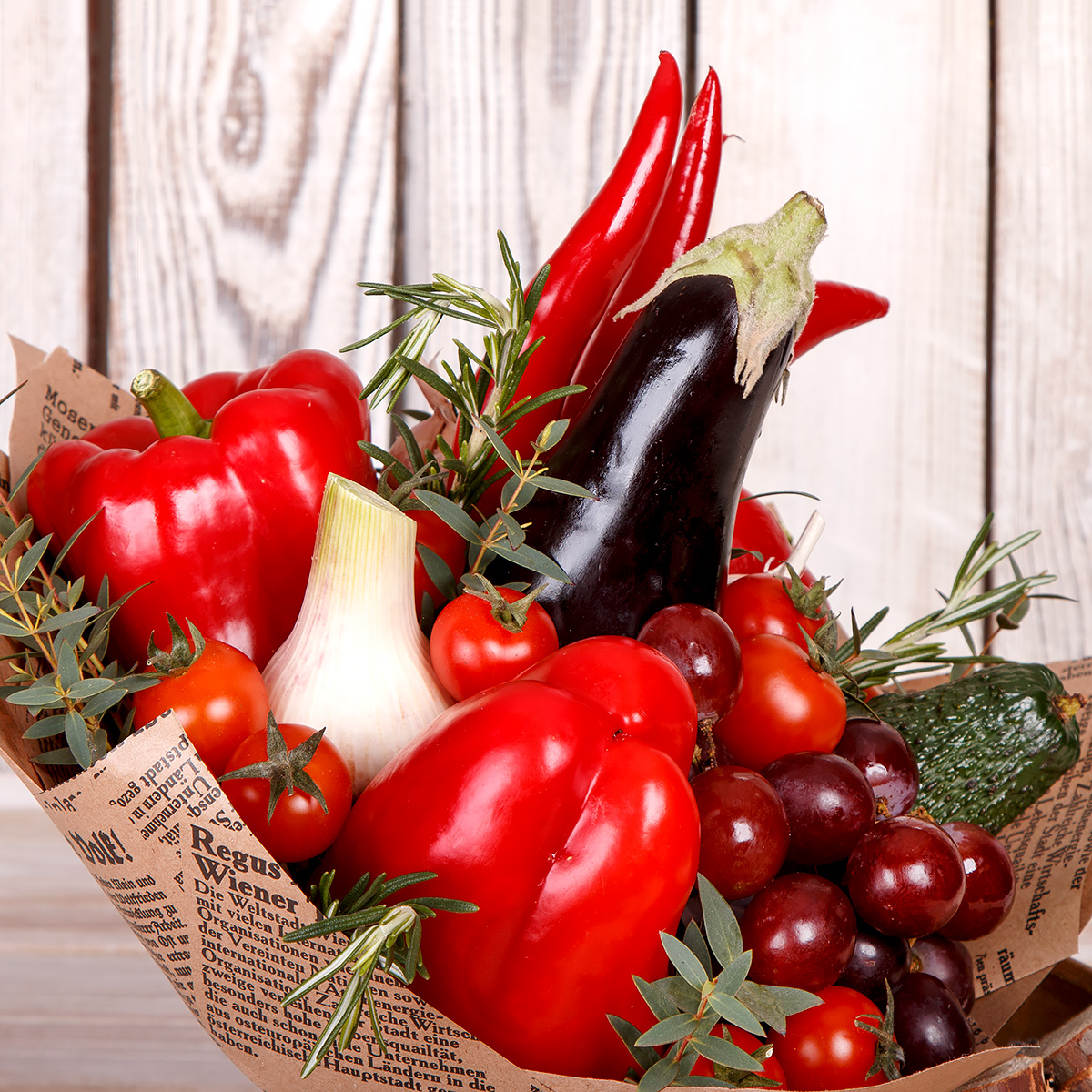 Букет из овощей и фруктов ОФ02 "Витаминный" (30х40 см). Фото N2