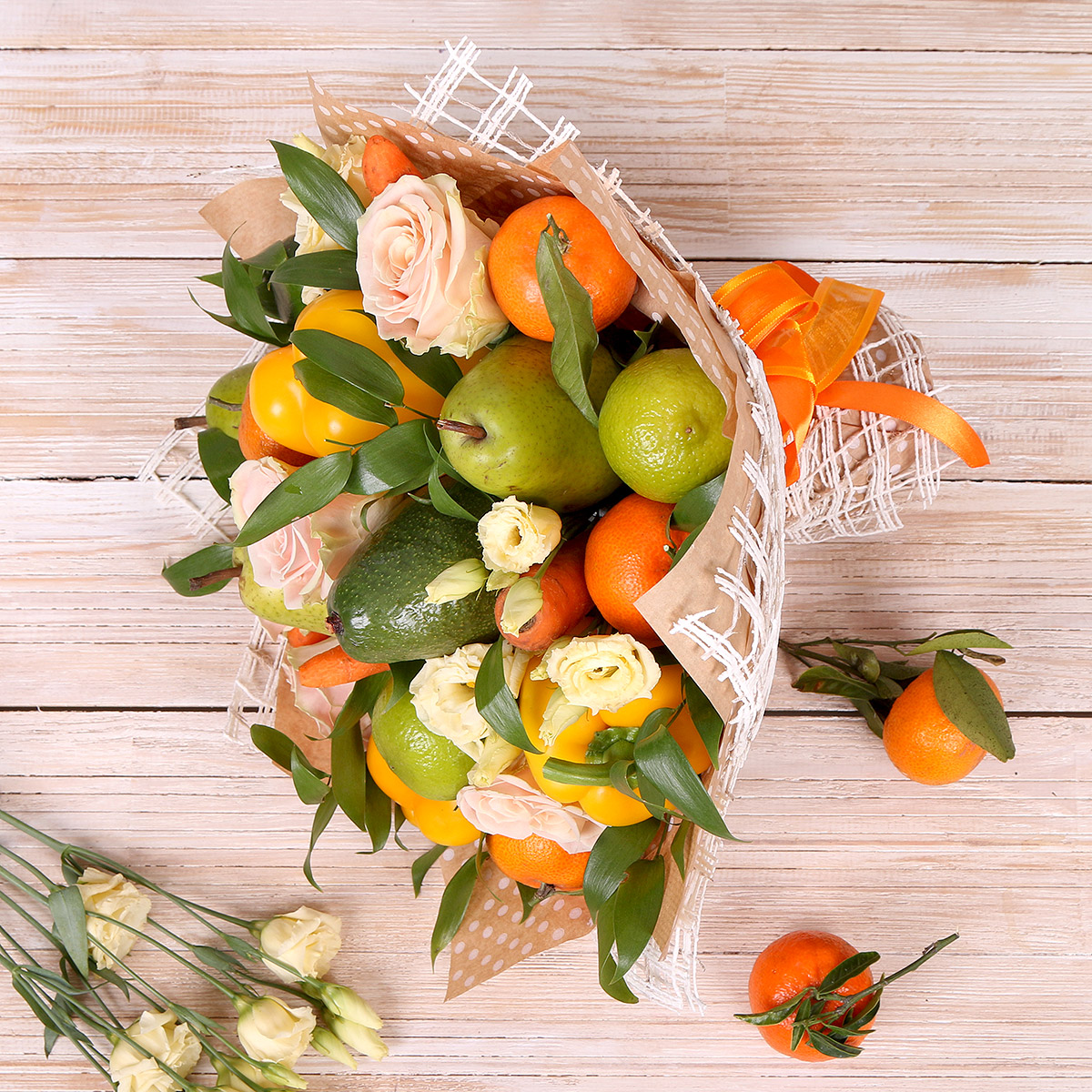 Букет из овощей, фруктов и цветов ОФ03 "Супер микс" (35х35 см). Фото N2